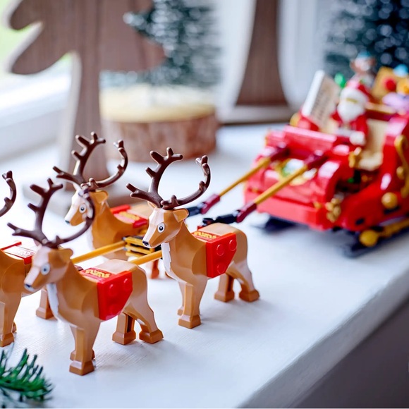 LEGO NEW Santa Sleigh with Reindeer Set - Picture 4 of 7